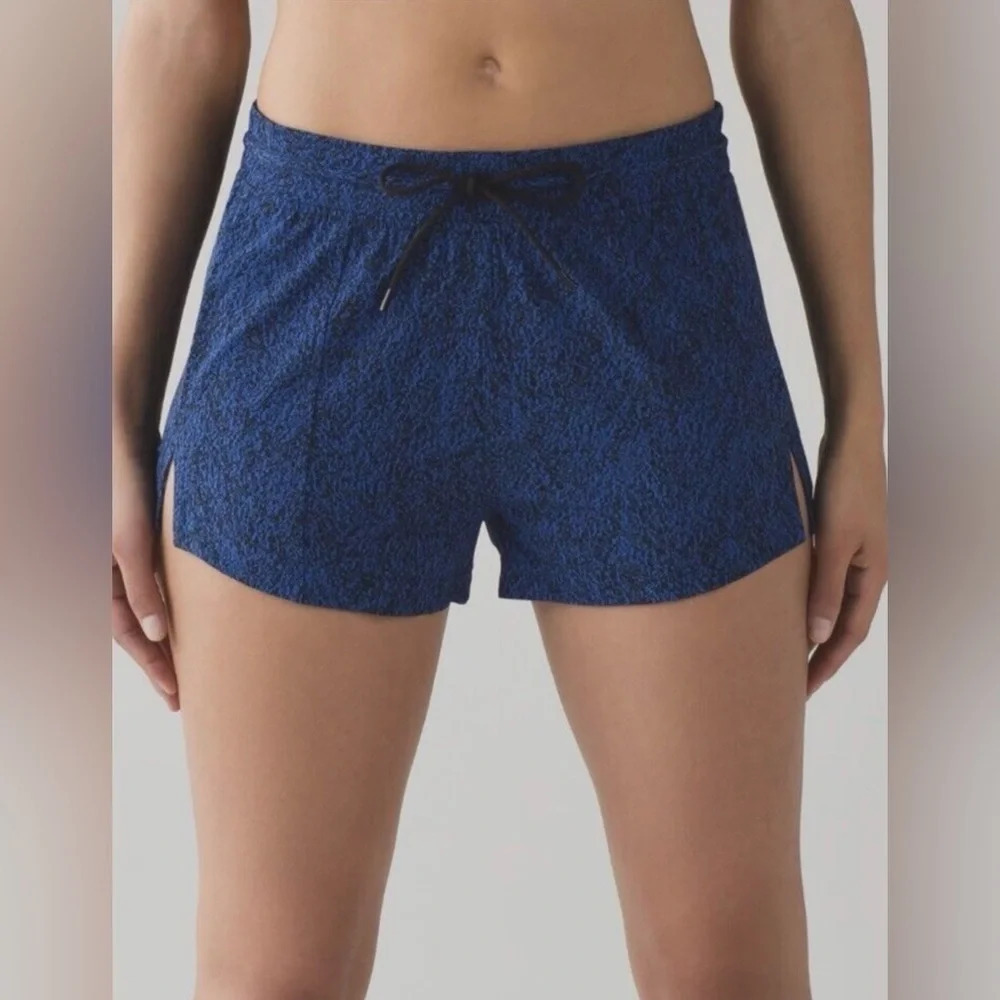 Lululemon hit it shorts 
Size 4 
Waist 14”
Inseam 2”